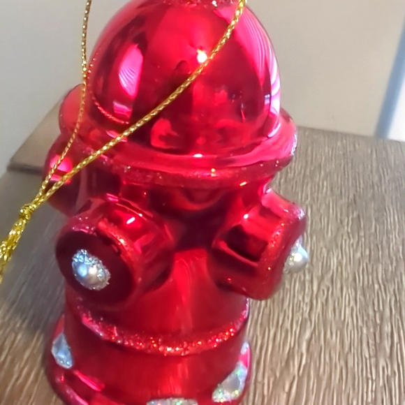 🏷️LAST CHANCE SALE $5 ITEM🏷️ Fire Hydrant Glass Christmas Ornament - Picture 2 of 5
